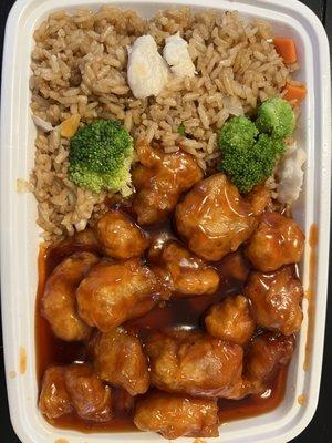 C7. General Tso's Chicken Combo Plate