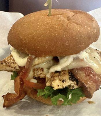 GRILLLED CHICKEN CLUB
Marinated chicken breast served with your choice of cheese , bacon , lettuce , tomato , and garlic  aioli.