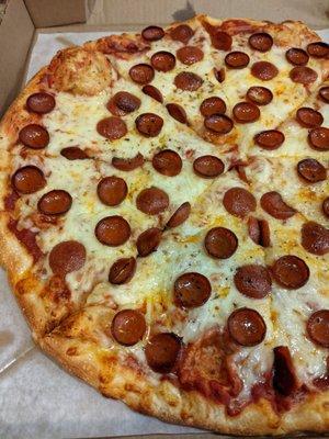 Close up of pepperoni pizza