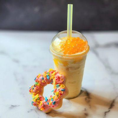 Smoothie with Mochi donuts. Golden Crown