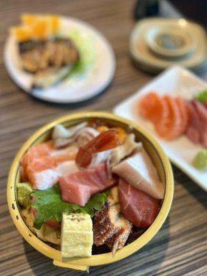 Chirashi Special Dinner, saba shioyaki (grilled mackerel) and sake (salmon) and maguro (red tuna)