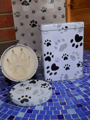 How respectfully they treated my Nikki's ashes.  This is how I received them.  I opted for the clay Paw impression which is perfect. Thank u