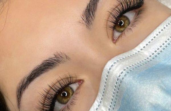 Nature lash look