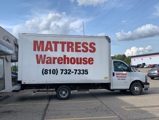 Mattress Warehouse Flint offers Same Day Delivery.