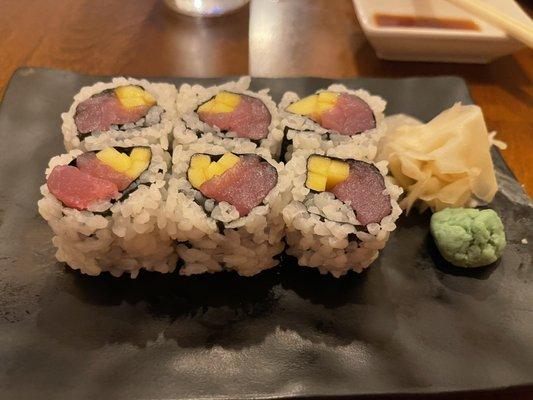 Tuna mango roll! Yummm