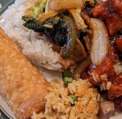 Spring (!) roll (left), hunan beef (top), sesame chicken (right), pork fried rice (bottom). All quite good.