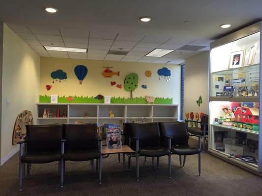 Waiting area w/ kid friendly tables