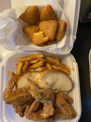 Four chicken wing dinner, fries, bread and mac&cheese bites