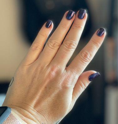 Shimmery chrome nails black/blue/purple.