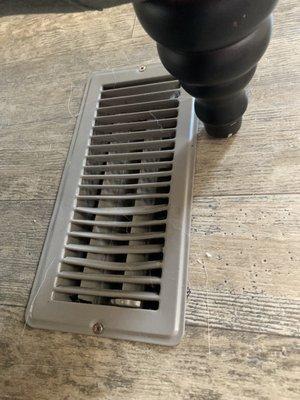 Floor vent