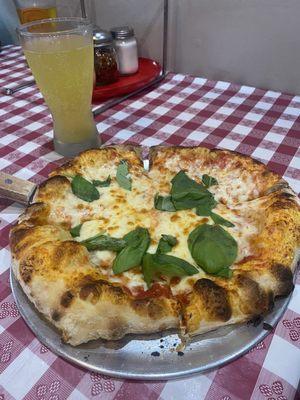 Margharita pizza and a cider