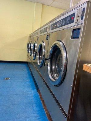 Spin & Trim Laundromat