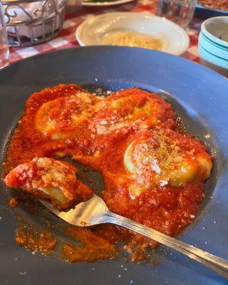 Spinach & ricotta ravioli in a wonderful tomato sauce.