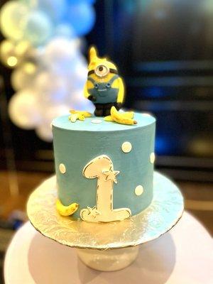 Minion smash cake