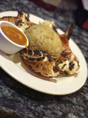 Langosta a la parilla con mofongo y salsa de la casa de hongo | Grilled lobster with mofongo and house-made mushroom sauce