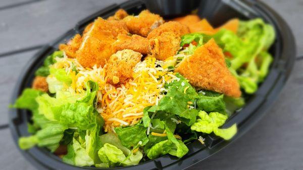 Salad with crispy chicken