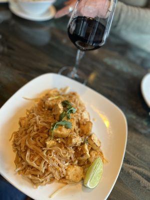 Pad Thai with tofu accompanied with an Argentina Malbec