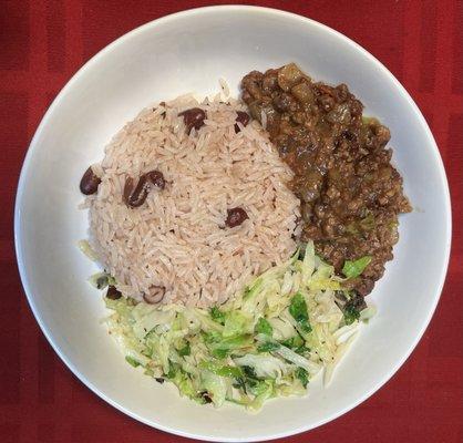 Beyond meat flavored to the taste of Jamaican oxtails served with choice of rice and peas, white rice, or quinoa and steamed veggies..