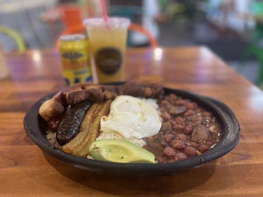 Bandeja Paisa Plato Especial.