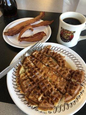 Well done waffle with crispy bacon and coffee !!!