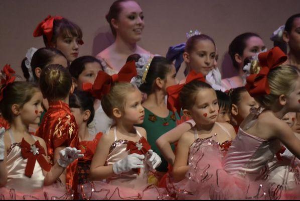 DANCING DOLLS IN NUTCRACKER