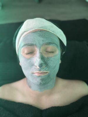 Completely dry detoxifying charcoal mask