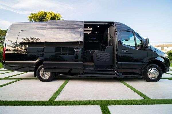 Luxury 16 passenger limo sprinter