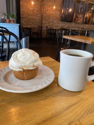 Cinnamon Roll with coffee