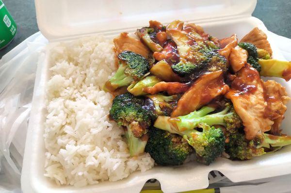 Chicken broccoli (lunch special) with white rice.