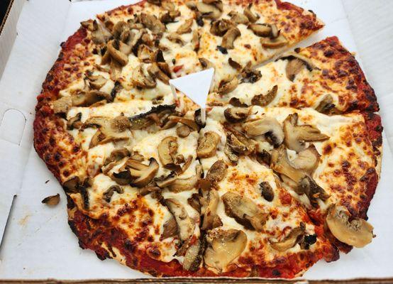 A delicious shroom pizza: