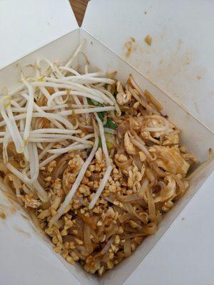 Chicken pad thai