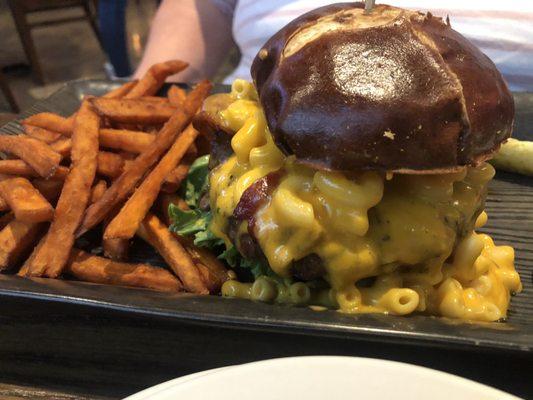 Mac Attack Burger w sweet potato fries