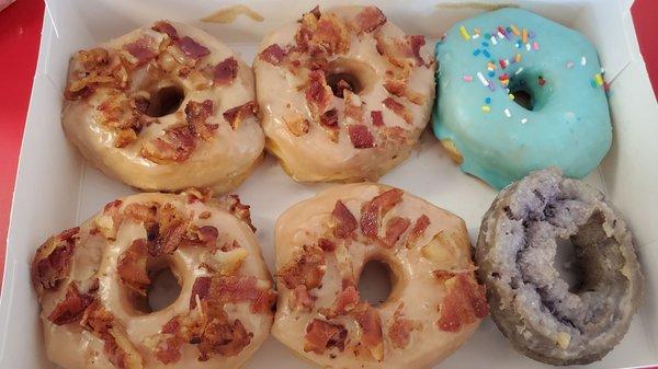 MAPLE BACON DONUTS!!!!!!