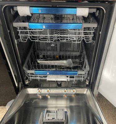 New lg dishwasher with a warranty call 817-431-9274