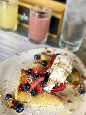 Crème brûlée french toast