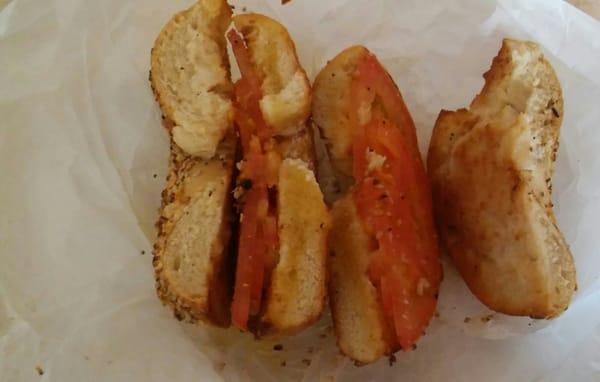 Everything bagel with toasted butter and tomatoes really good!!!!!