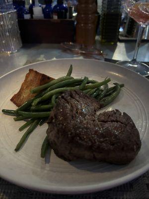 6oz Filet with green beans and potato's a-gratin