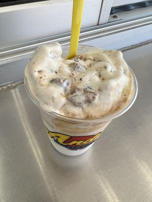 Cookie Casanova & Peanut Butter concrete (medium)