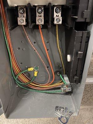 Proper 277/480V Disconnect switch termination.