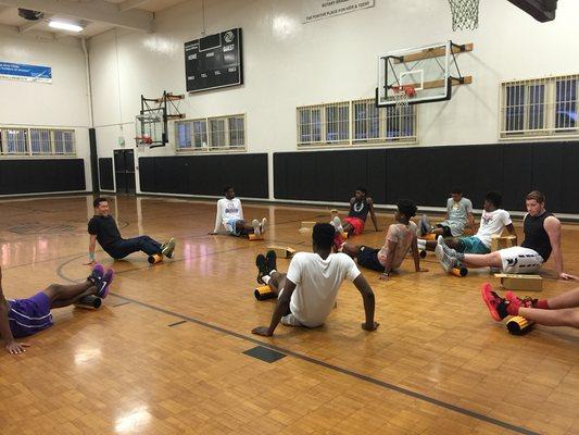 Teaching foam rolling.