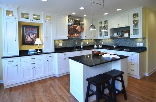 Red oak hardwood floors, black quartz countertops, glass tile backsplash.