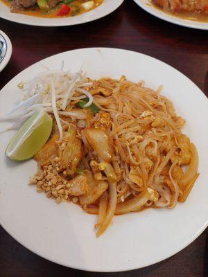 Chicken Pad Thai lunch special