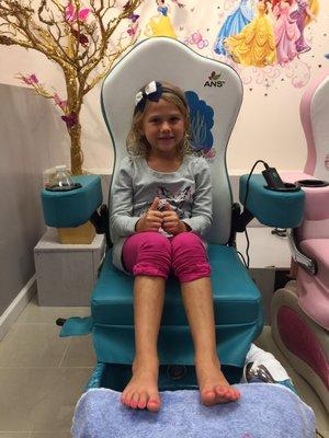 Kids pedicure.