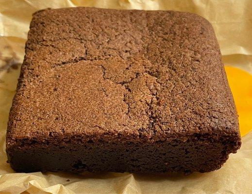 Brownie - Fresh, moist, good texture but only tastes soso