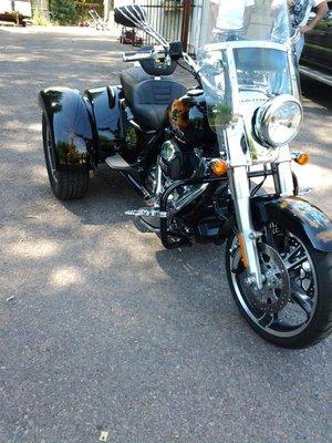 2015 HARLEY DAVIDSON TRIKE  CUSTOM PAINT JOB.