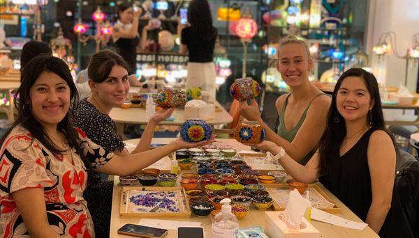 Design Your Mosaic Masterpiece with your best friends...
 
 #workshop #artworkshop #mosaiclamp #todointustin 
 #todoinla
 #friendsactivity