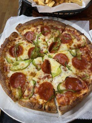 Pepperoni and pepper pizza