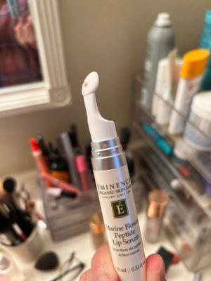 Love this lip serum that comes with this cool applicator!