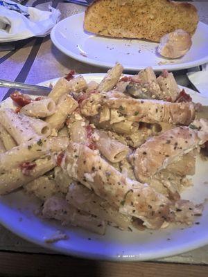 Pasta With Sundried Tomatoes , Roasted Tomatoes & Artichokes and chicken