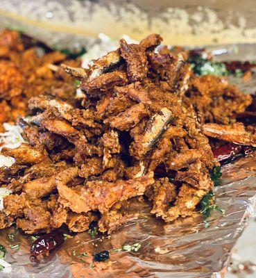 Fried sardines with chili peppers and basil